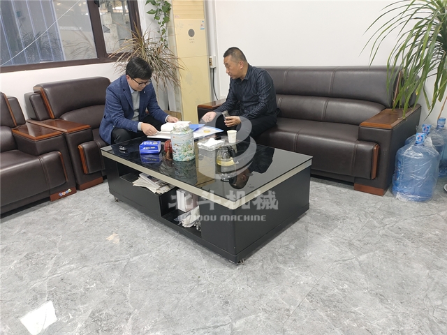 客户对我公司全自动稻壳91蜜桃精品国产的实地考察和产品评价